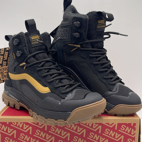 Vans WMNS Ultrarange Exo Hi Gore Black/Gold
VN0A5JHXZX1
Boots All Weather Sneakr - Picture 4 of 16